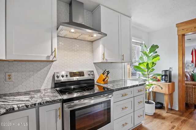 812 Monroe Avenue, Carolina Beach, NC 28428