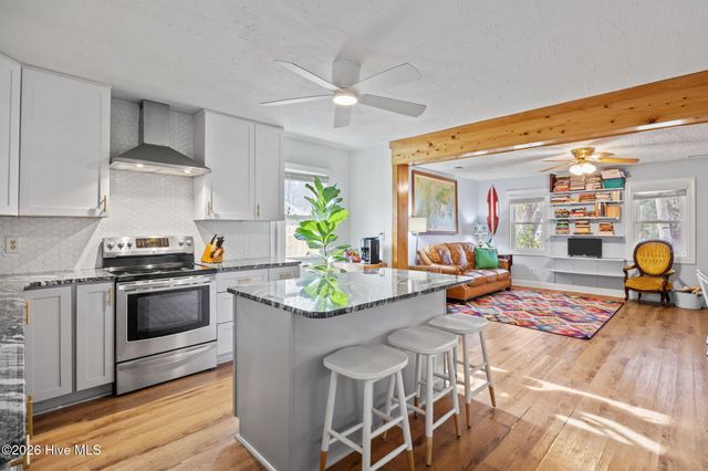 812 Monroe Avenue, Carolina Beach, NC 28428