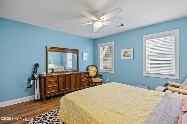 812 Monroe Avenue, Carolina Beach, NC 28428