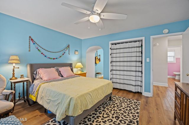 812 Monroe Avenue, Carolina Beach, NC 28428