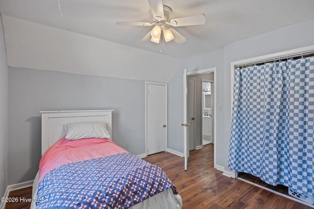 812 Monroe Avenue, Carolina Beach, NC 28428