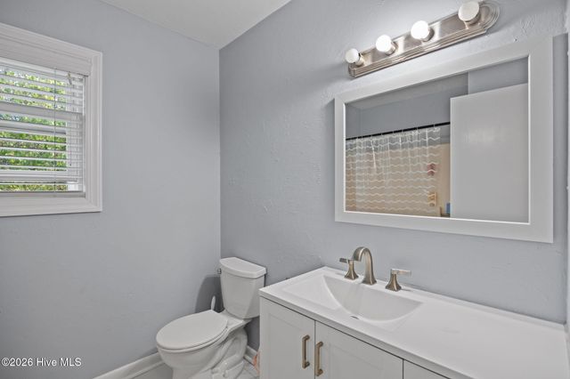 812 Monroe Avenue, Carolina Beach, NC 28428