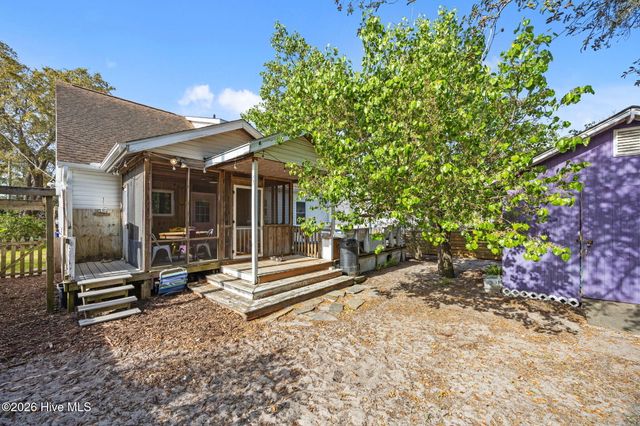 812 Monroe Avenue, Carolina Beach, NC 28428