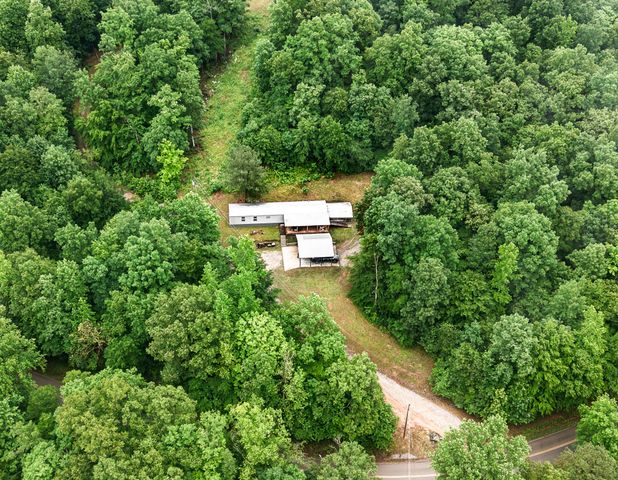 1865 McWhorter Rd, Cunningham, TN 37052