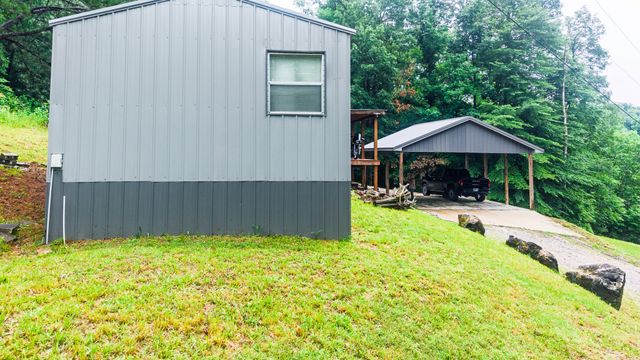 1865 McWhorter Rd, Cunningham, TN 37052