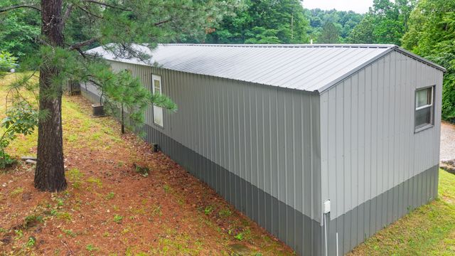 1865 McWhorter Rd, Cunningham, TN 37052