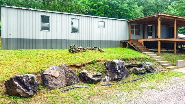 1865 McWhorter Rd, Cunningham, TN 37052