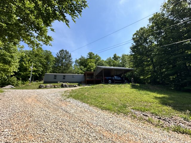 1865 McWhorter Rd, Cunningham, TN 37052