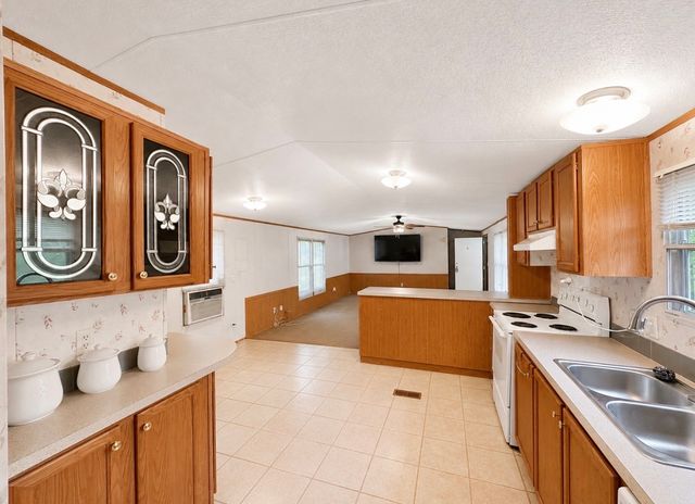1865 McWhorter Rd, Cunningham, TN 37052