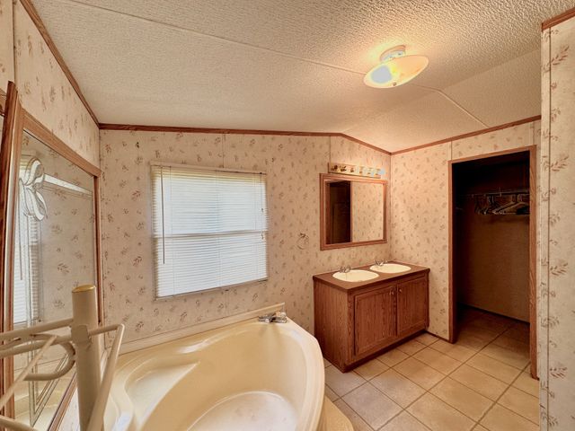 1865 McWhorter Rd, Cunningham, TN 37052