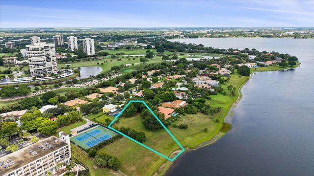 10 Sunningdale Circle, West Palm Beach, FL 33401