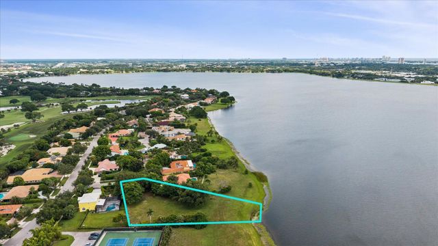 10 Sunningdale Circle, West Palm Beach, FL 33401