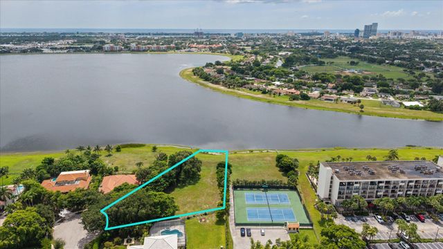 10 Sunningdale Circle, West Palm Beach, FL 33401