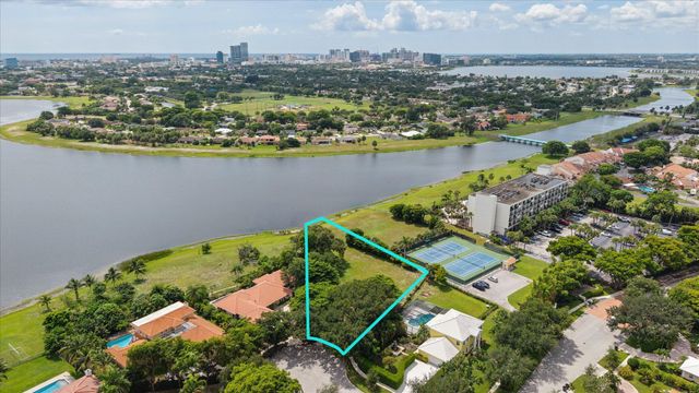 10 Sunningdale Circle, West Palm Beach, FL 33401