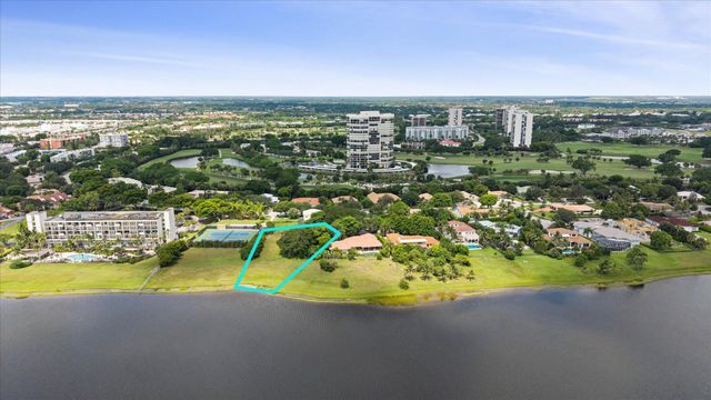 10 Sunningdale Circle, West Palm Beach, FL 33401