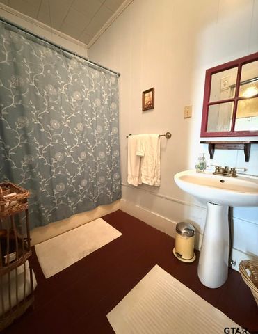 202 Graham Street, Mineola, TX 75773