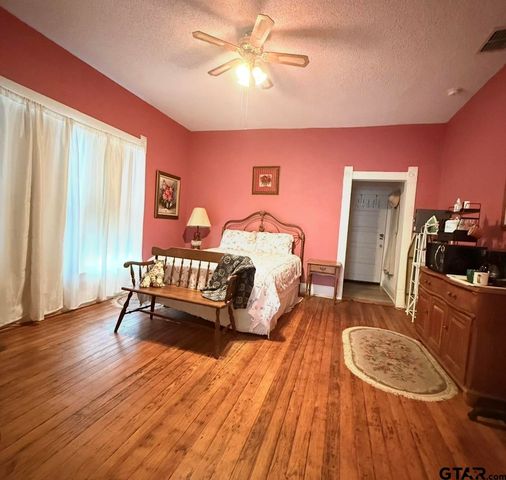 202 Graham Street, Mineola, TX 75773