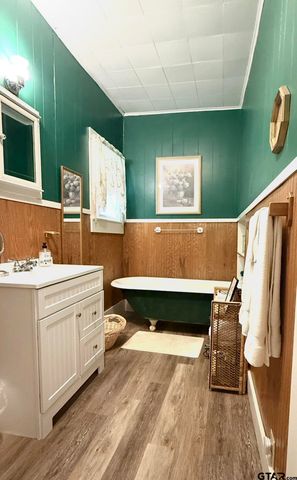 202 Graham Street, Mineola, TX 75773