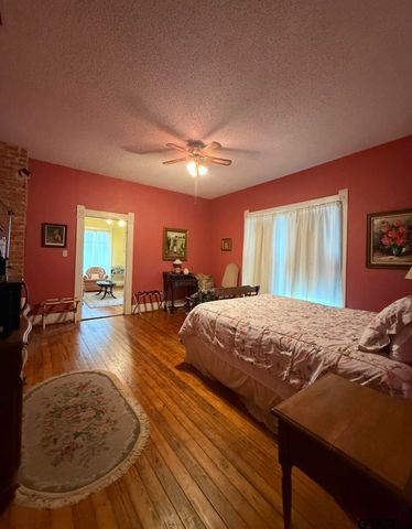 202 Graham Street, Mineola, TX 75773