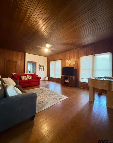 202 Graham Street, Mineola, TX 75773