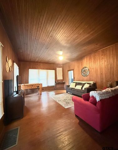 202 Graham Street, Mineola, TX 75773