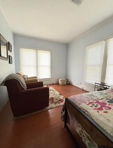 202 Graham Street, Mineola, TX 75773