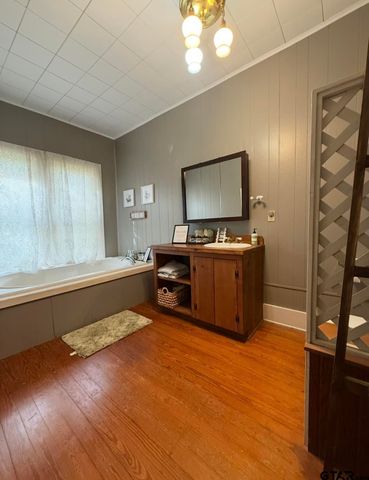 202 Graham Street, Mineola, TX 75773