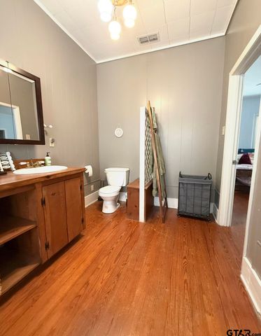 202 Graham Street, Mineola, TX 75773