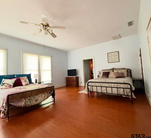 202 Graham Street, Mineola, TX 75773