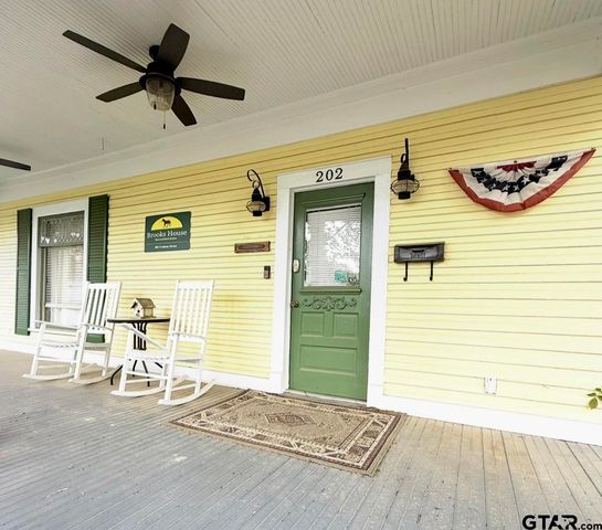 202 Graham Street, Mineola, TX 75773