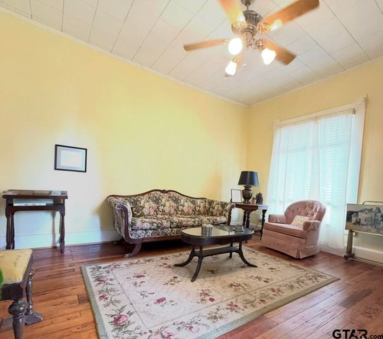 202 Graham Street, Mineola, TX 75773