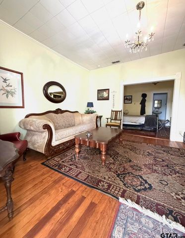 202 Graham Street, Mineola, TX 75773