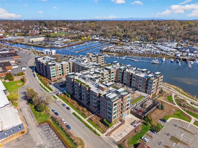 100 Garvies Point Road 1332, Glen Cove, NY 11542