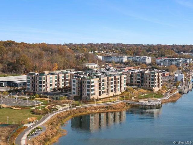 100 Garvies Point Road 1332, Glen Cove, NY 11542
