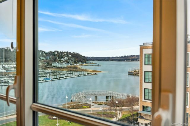100 Garvies Point Road 1332, Glen Cove, NY 11542