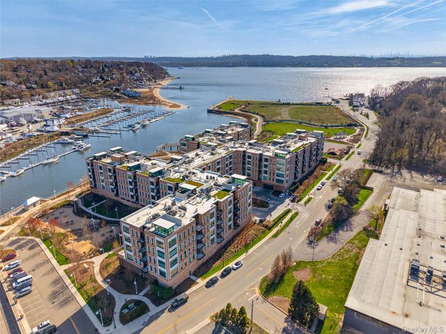 100 Garvies Point Road 1332, Glen Cove, NY 11542