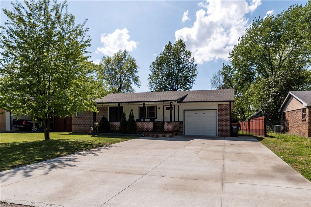 1022 Lowell Road, Springdale, AR 72764