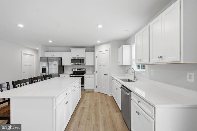 77 ALNWICK LN, Martinsburg, WV 25405