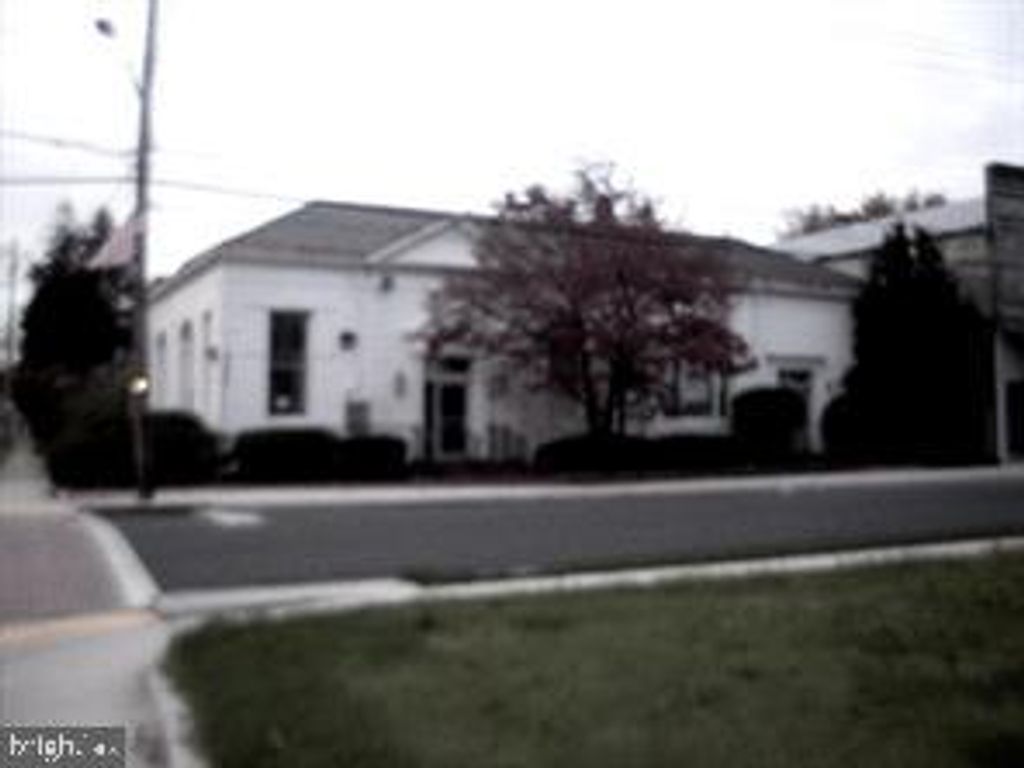 Image 1 of property listing at 100 BROAD ST, Hurlock, MD 21643