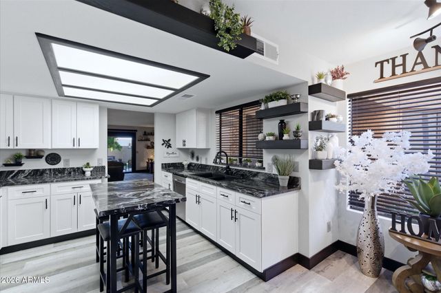 9427 W MCRAE Way, Peoria, AZ 85382