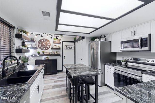 9427 W MCRAE Way, Peoria, AZ 85382