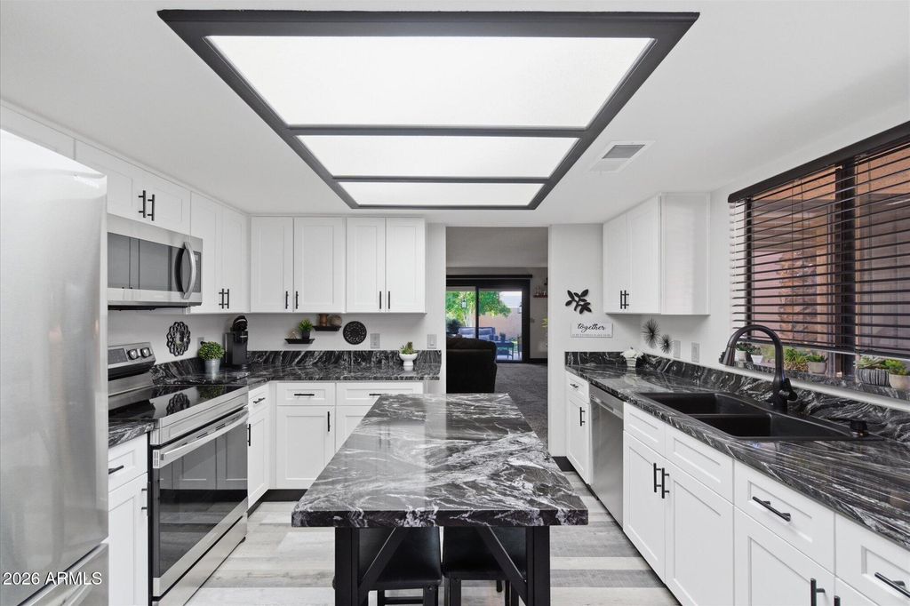 9427 W MCRAE Way, Peoria, AZ 85382