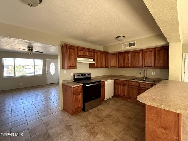 2801 Hawick Road, El Paso, TX 79925