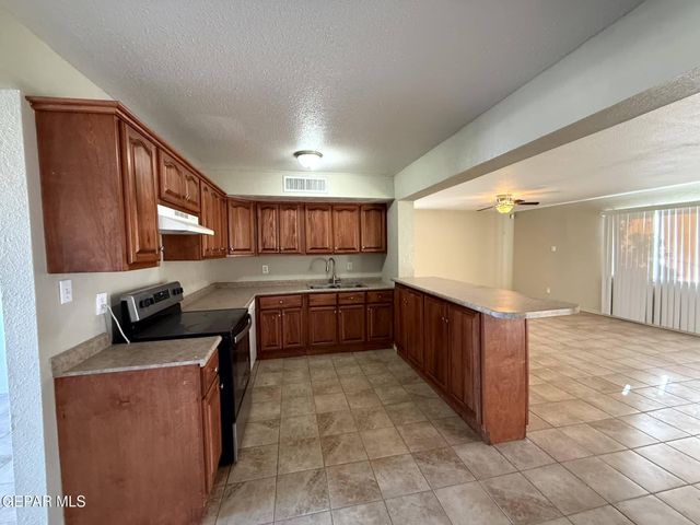 2801 Hawick Road, El Paso, TX 79925