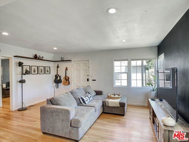 3021 S Genesee Avenue, Los Angeles, CA 90016
