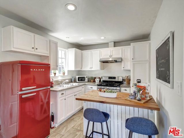 3021 S Genesee Avenue, Los Angeles, CA 90016