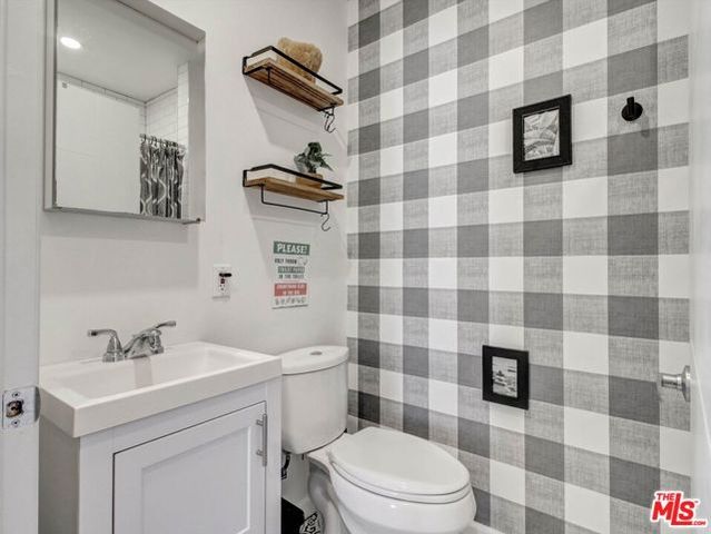 3021 S Genesee Avenue, Los Angeles, CA 90016