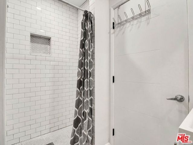 3021 S Genesee Avenue, Los Angeles, CA 90016