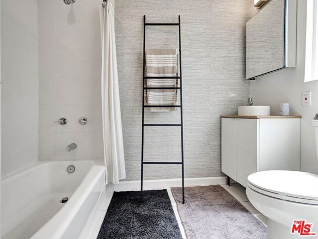 3021 S Genesee Avenue, Los Angeles, CA 90016