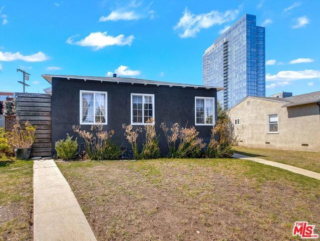 3021 S Genesee Avenue, Los Angeles, CA 90016